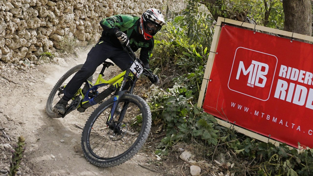 Mountain Bike Downhill Championship goes down to the wire.