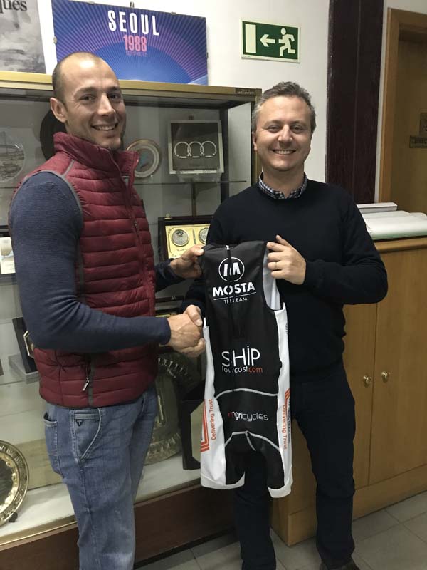 Mosta Triathlon Team sign up National Triathlon Champion Graham Borg in their books.