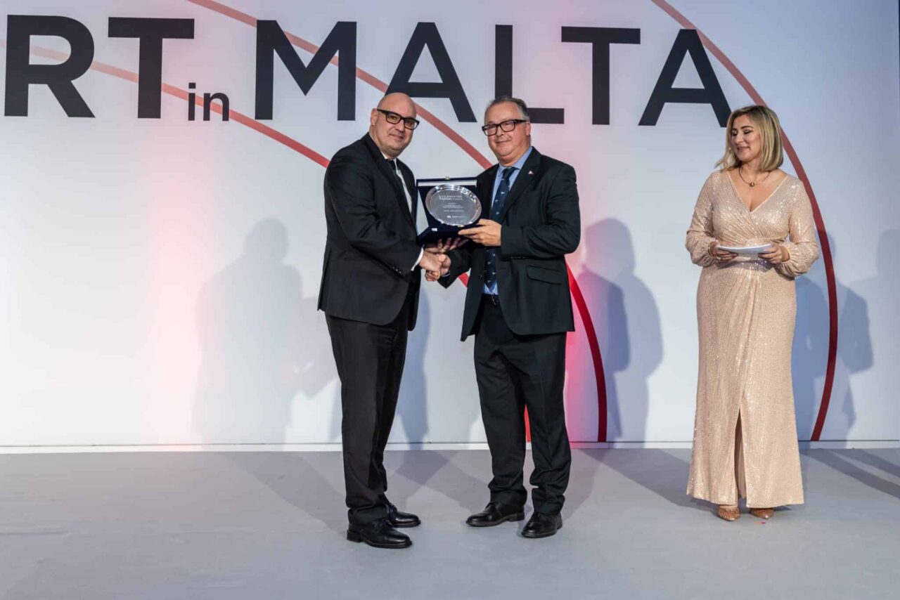 SportMalta Chairman Matthew Pisani presenting RMYC Commodore Mark Napier with the award